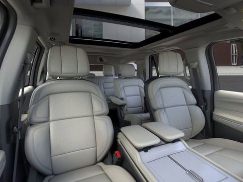 New 2026 Lincoln Navigator Reserve w/ Jet Appearance Package AWD/4WD image 10