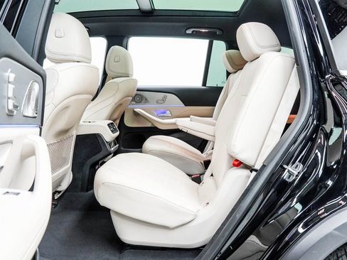 Used 2025 Mercedes-Benz GLS 450 4MATIC image 41