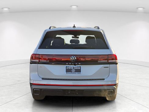 New 2026 Volkswagen Atlas Peak Edition AWD/4WD image 4