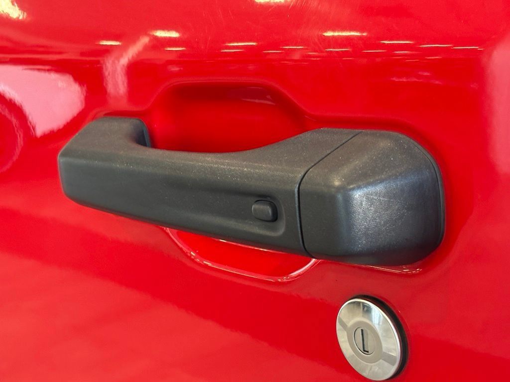 Used 2022 Jeep Wrangler Unlimited Sahara AWD/4WD image 16