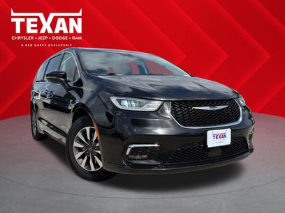 Used 2023 Chrysler Pacifica Touring-L