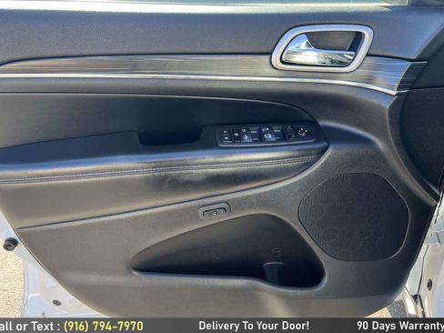 Used 2019 Jeep Grand Cherokee Limited image 16