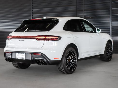 Certified 2025 Porsche Macan AWD/4WD image 10
