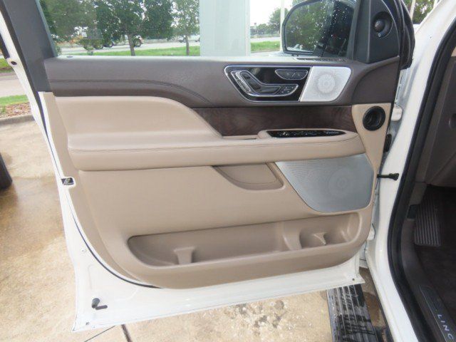 Used 2023 Lincoln Navigator Reserve AWD/4WD image 22