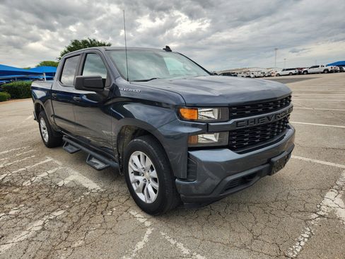 Used 2020 Chevrolet Silverado 1500 Custom w/ Custom Value Package RWD image 2