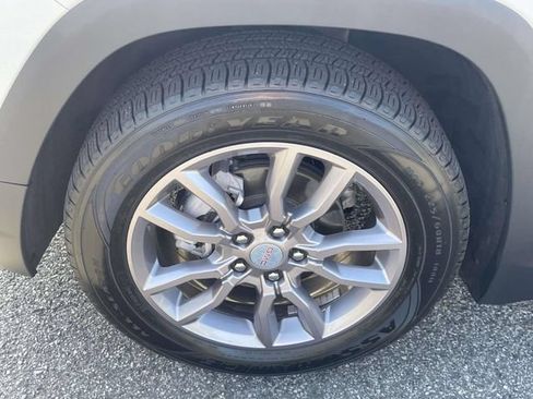 Used 2023 GMC Terrain SLT w/ Tech Package AWD/4WD image 11