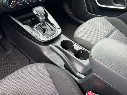 Used 2025 Kia Soul LX w/ LX Technology Package FWD image 39