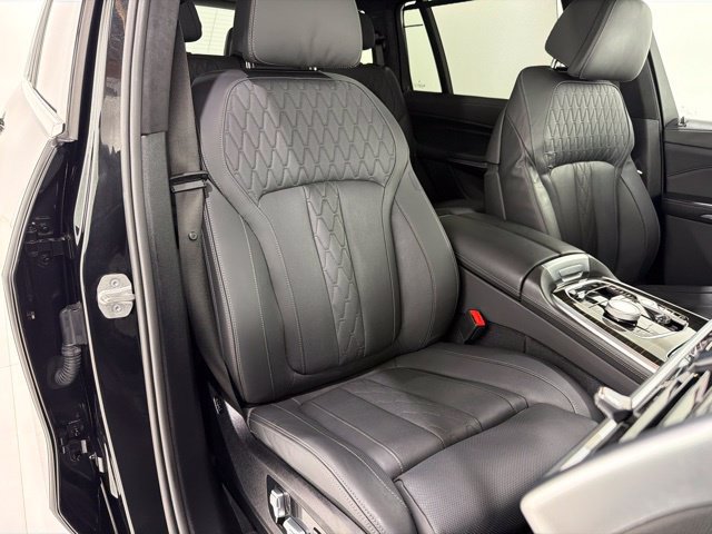 Used 2024 BMW X7 xDrive40i w/ Executive Package AWD/4WD image 21