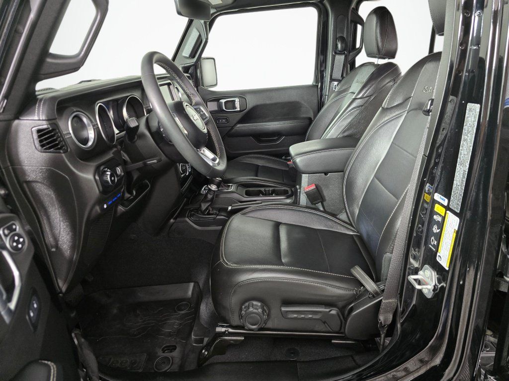 Used 2023 Jeep Wrangler Unlimited Sahara AWD/4WD image 19