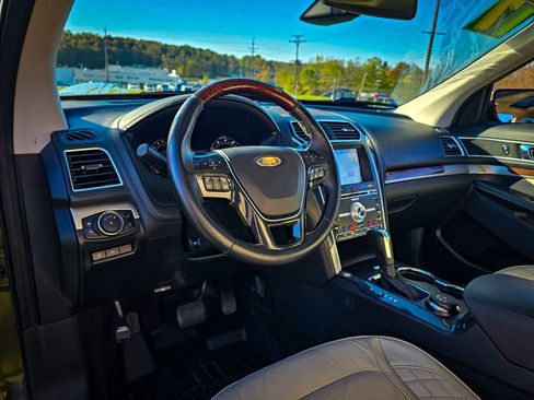 Used 2017 Ford Explorer Platinum image 15