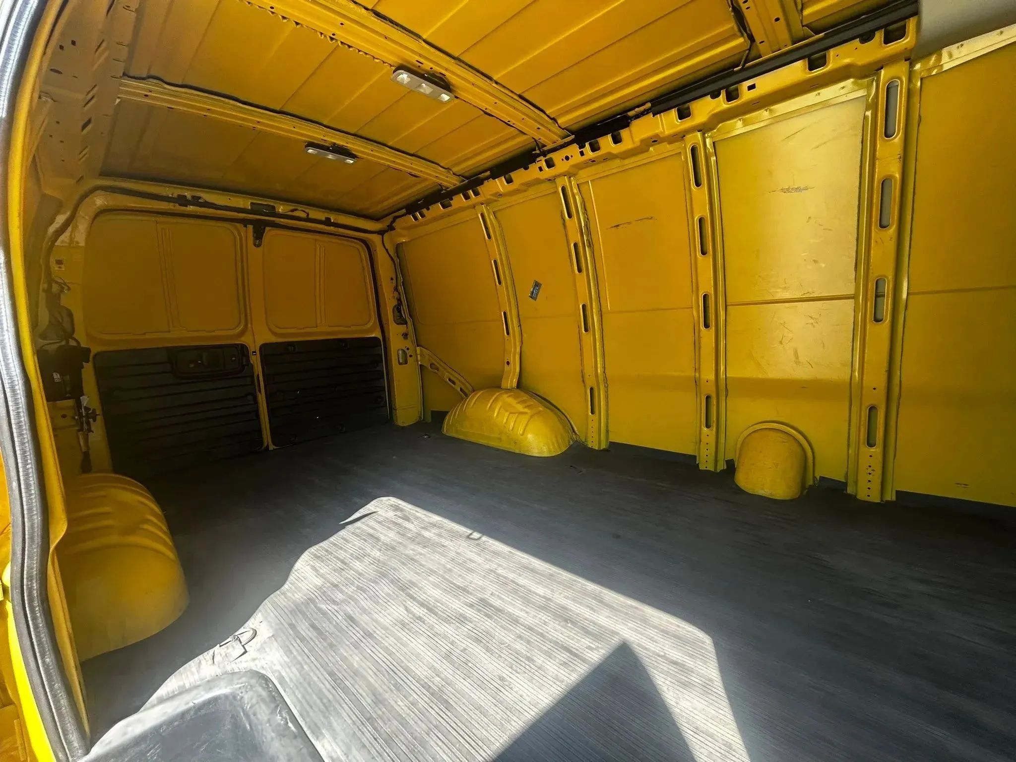 Used 2023 Chevrolet Express 2500 RWD image 22