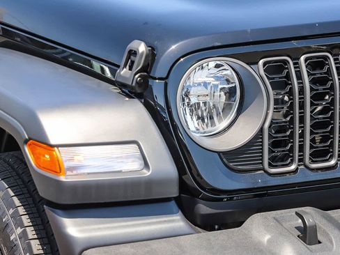 Used 2024 Jeep Wrangler Unlimited Sport AWD/4WD image 4