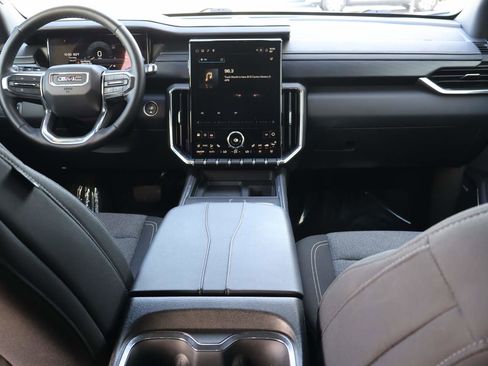 Used 2025 GMC Acadia Elevation image 12