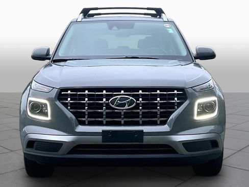 Used 2021 Hyundai Venue SEL w/ Premium Package FWD image 4