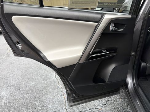 Used 2018 Toyota RAV4 Limited image 22