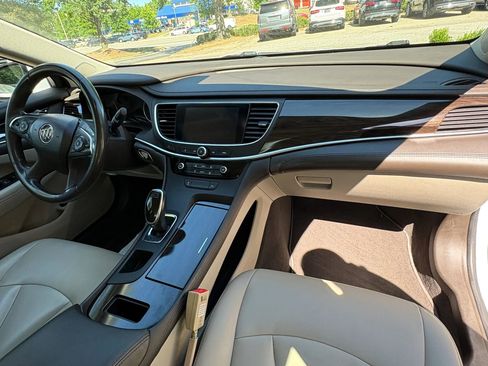 Used 2017 Buick LaCrosse FWD image 10