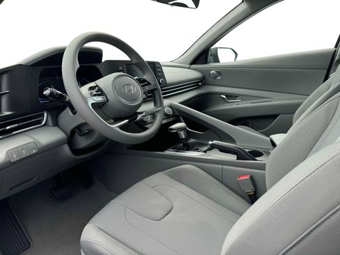 New 2025 Hyundai Elantra SE image 14