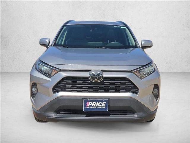 Used 2021 Toyota RAV4 XLE w/ Convenience Package FWD image 2