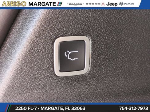 New 2026 Chrysler Pacifica Select FWD image 14