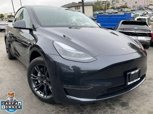Used 2025 Tesla Model Y Long Range RWD image 1