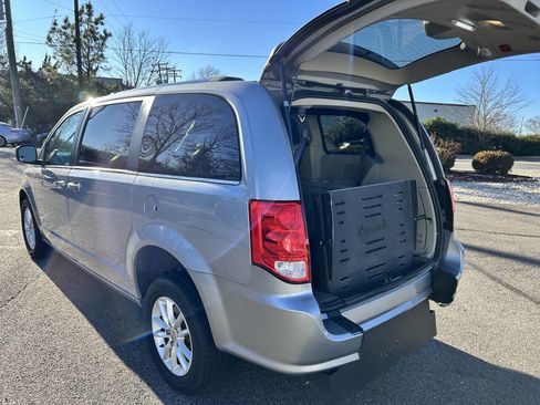 Used 2019 Dodge Grand Caravan SXT image 15