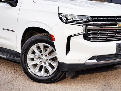 Used 2023 Chevrolet Suburban Premier image 4