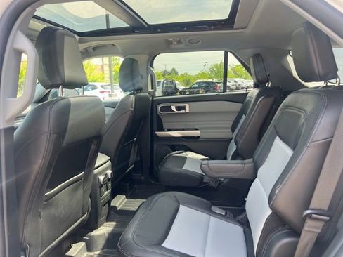 Used 2023 Ford Explorer XLT w/ Equipment Group 202A AWD/4WD image 17