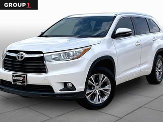 Used 2015 Toyota Highlander XLE FWD video 1