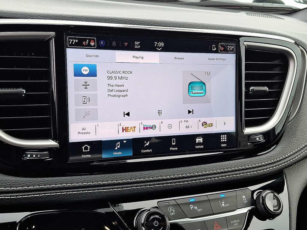 New 2026 Chrysler Pacifica Select FWD image 29