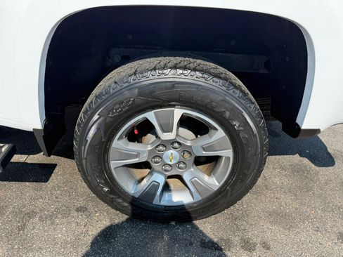 Used 2019 Chevrolet Colorado Z71 w/ LPO, Premium Interior Package AWD/4WD image 5