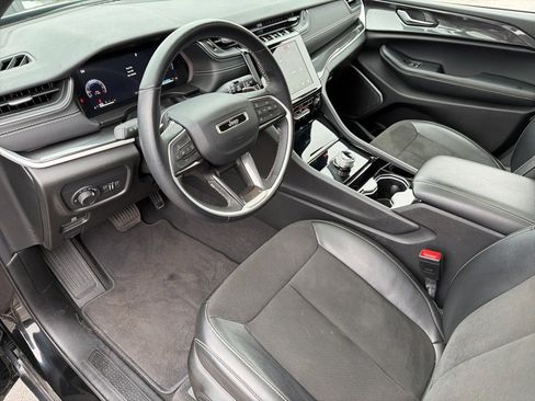 Used 2022 Jeep Grand Cherokee Altitude image 31