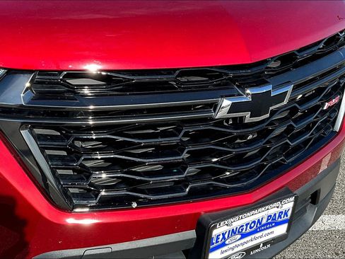 Used 2023 Chevrolet Traverse RS image 37