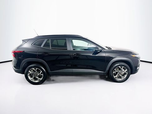 Used 2025 Chevrolet Trax LT w/ LT Convenience Package FWD image 10
