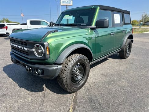 Used 2022 Ford Bronco Black Diamond image 4