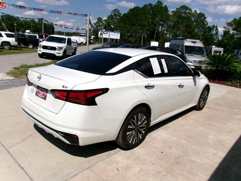 Used 2023 Nissan Altima 2.5 SV image 5
