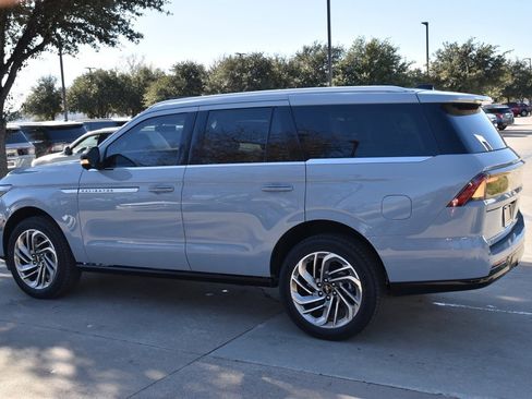 New 2025 Lincoln Navigator Reserve image 10