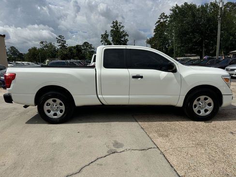 Used 2022 Nissan Titan S RWD image 4