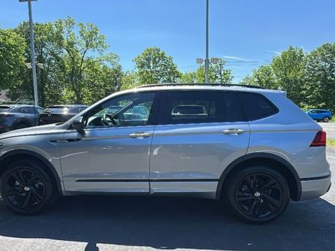 Used 2024 Volkswagen Tiguan SE R-Line AWD/4WD image 8