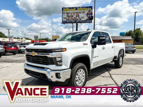 Used 2025 Chevrolet Silverado 2500 LT w/ Leather Package image 3