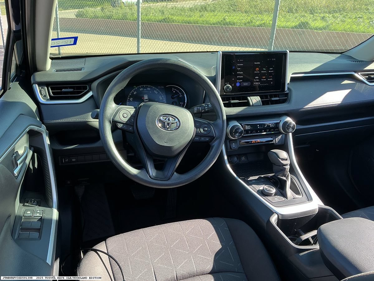 Used 2025 Toyota RAV4 XLE AWD/4WD image 11