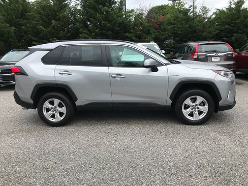 Certified 2021 Toyota RAV4 XLE AWD/4WD image 9