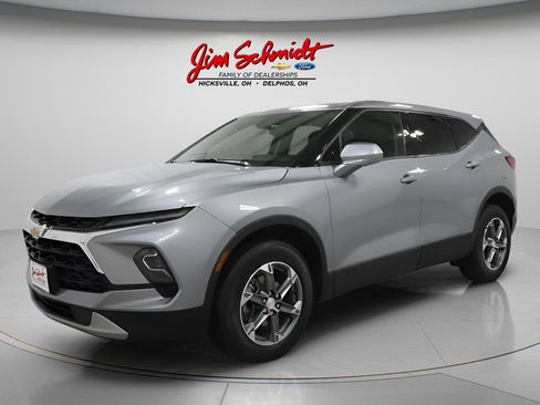Used 2025 Chevrolet Blazer LT AWD/4WD image 2