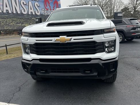 Used 2024 Chevrolet Silverado 2500 Custom w/ Custom Value Package image 2