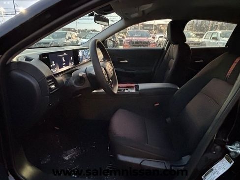 New 2026 Nissan Sentra SR w/ Floor Mat Package FWD image 10
