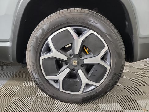 Used 2024 Rivian R1S Adventure AWD/4WD image 10