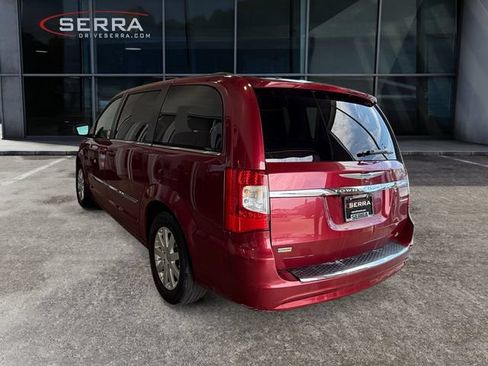 Used 2016 Chrysler Town & Country Touring FWD image 2