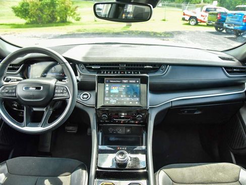 Used 2023 Jeep Grand Cherokee Altitude AWD/4WD image 18