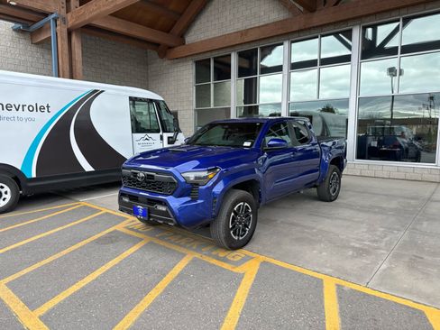 Used 2025 Toyota Tacoma TRD Sport AWD/4WD image 1