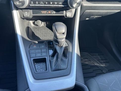 Used 2022 Toyota RAV4 XLE image 18
