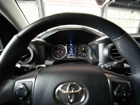Used 2023 Toyota Tacoma SR5 AWD/4WD image 15